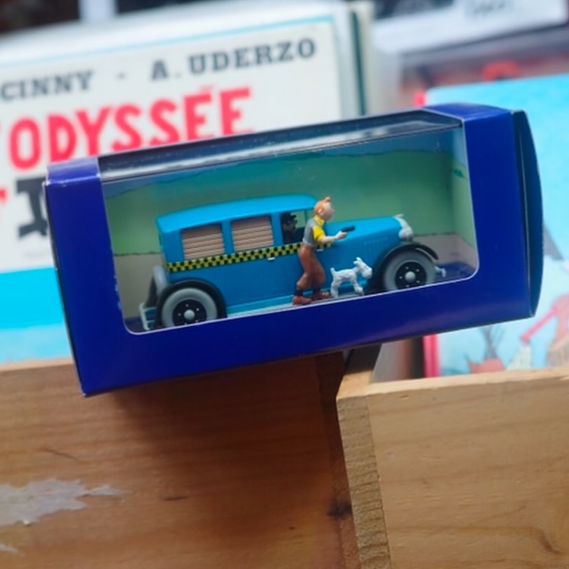 青い車でどこまでも〈TINTIN〉