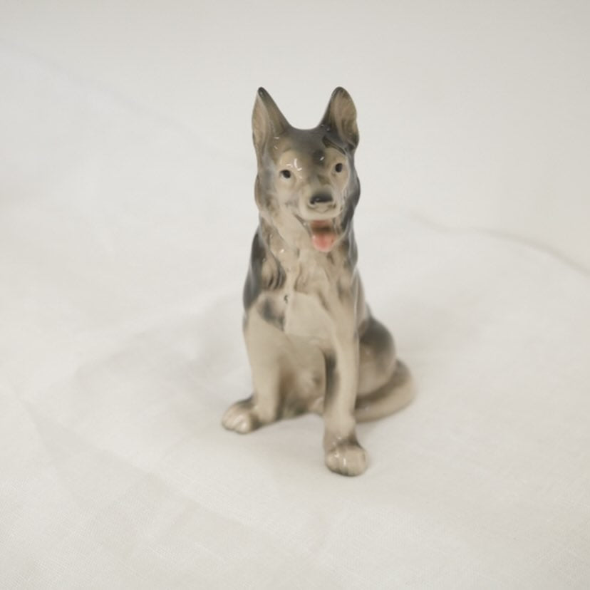 楽しい世界を夢みて犬さん